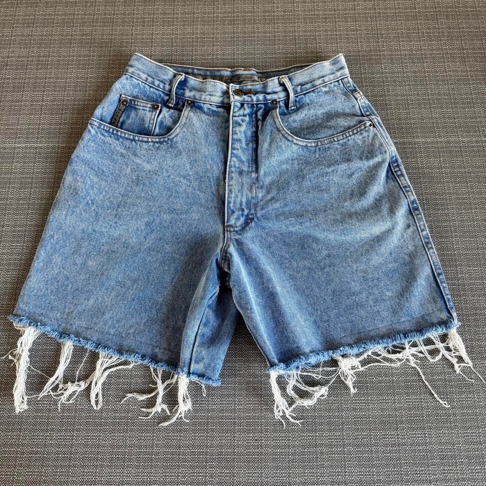 Limited Jeans 90s blue denim shorts with frayed hem